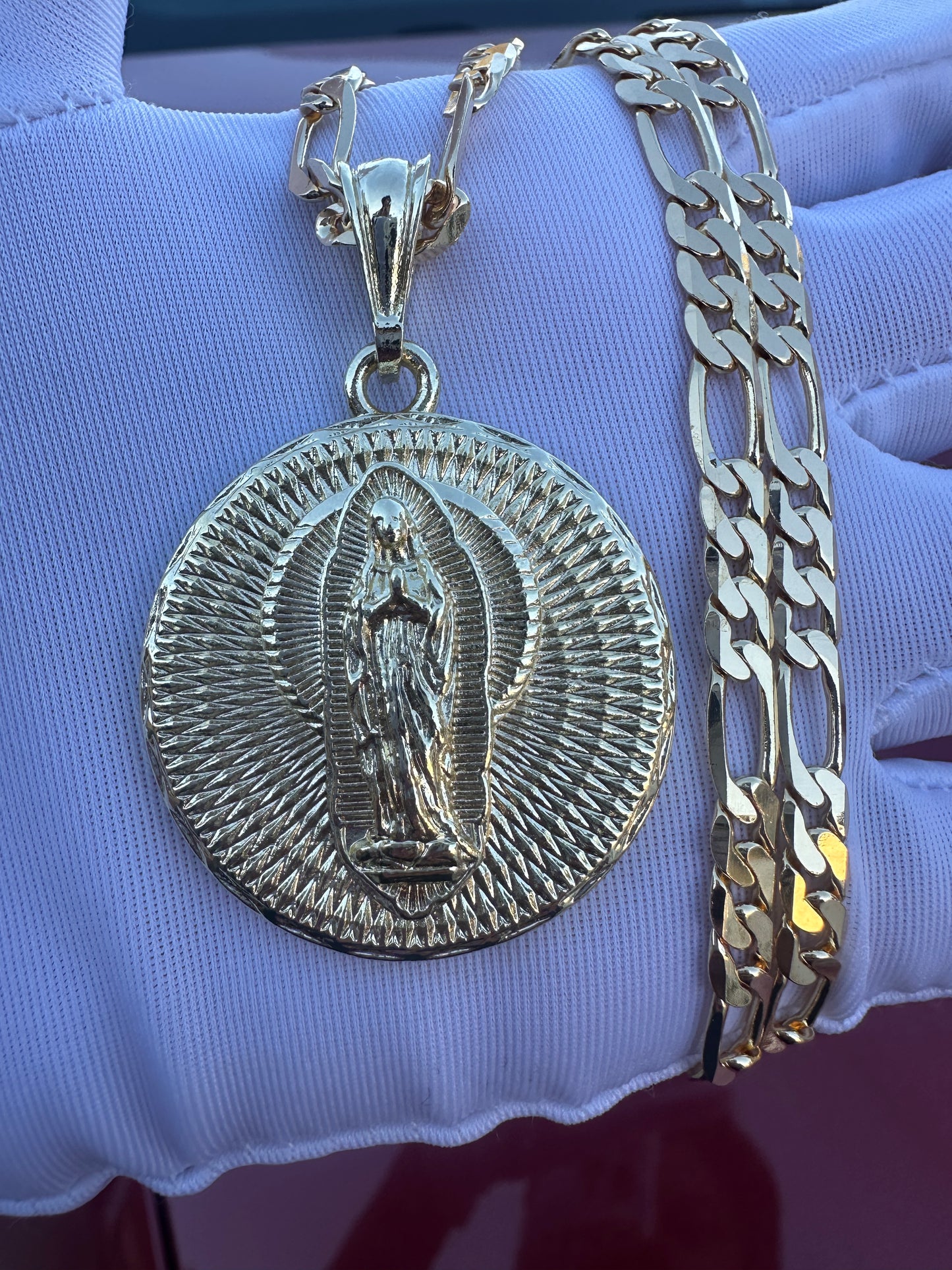 “Blanca” 14k Gold Plated Flat Necklace with Virgin Mary. 14k Bañado en Oro Virgen de Guadalupe Cadena. 🎁