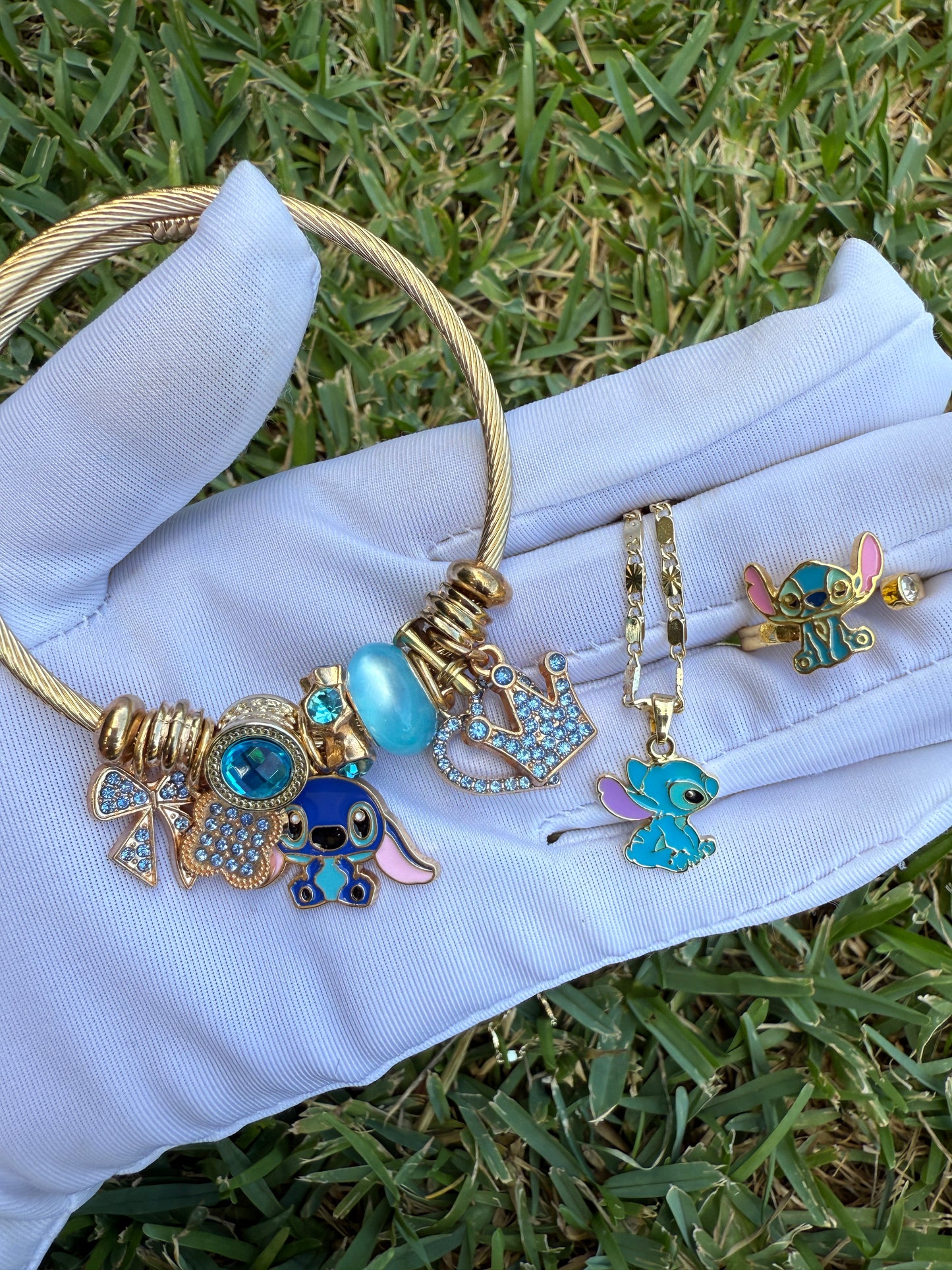 Aloha Set includes a necklace, Ring , Bracelet