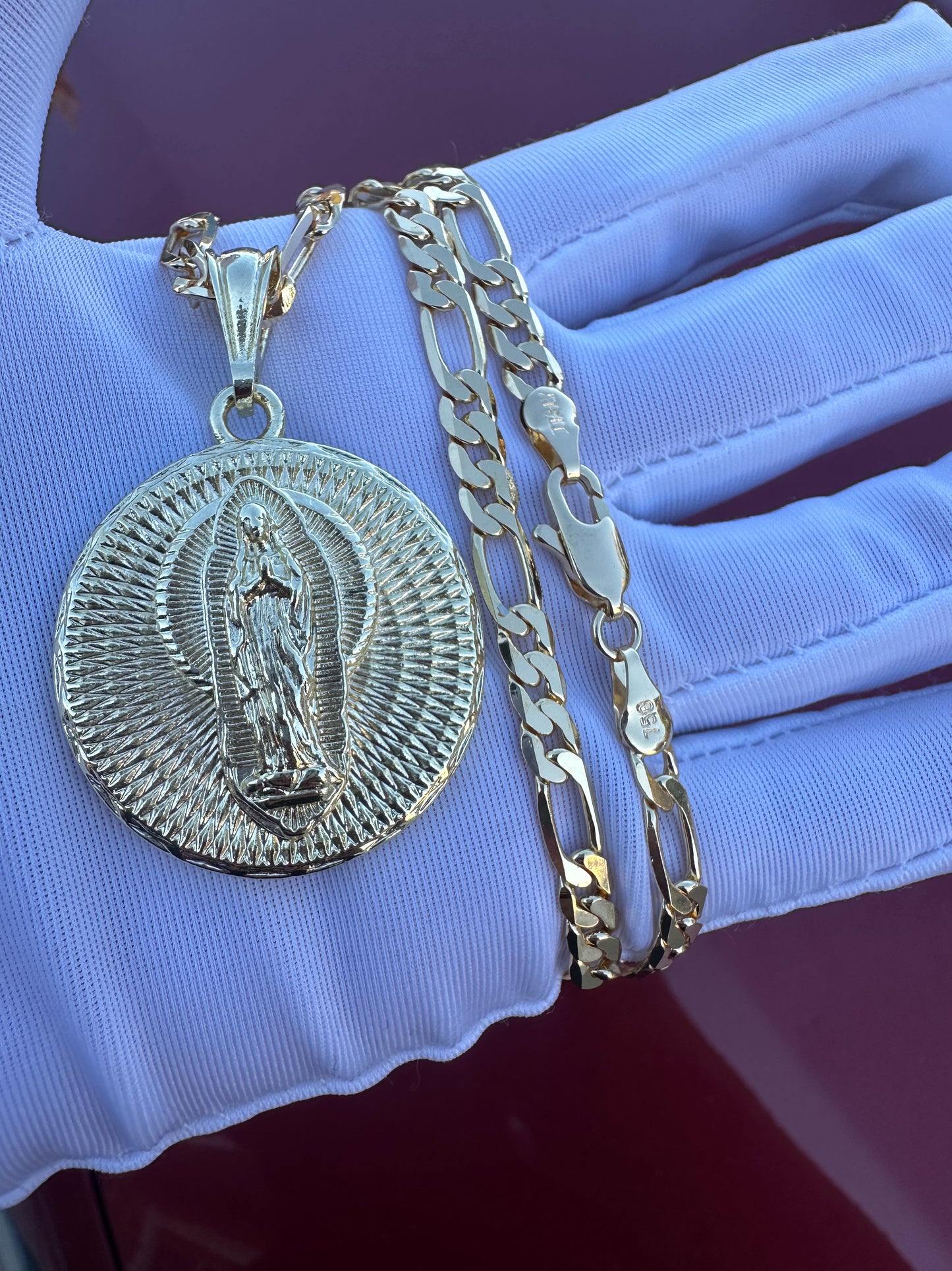 “Blanca” 14k Gold Plated Flat Necklace with Virgin Mary. 14k Bañado en Oro Virgen de Guadalupe Cadena. 🎁