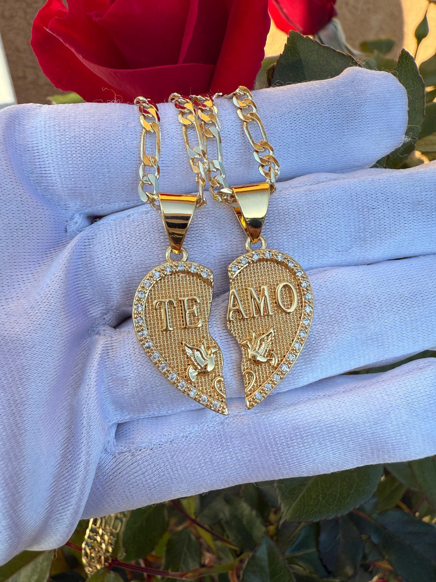 Te Amo Breakable Heart Necklace Set