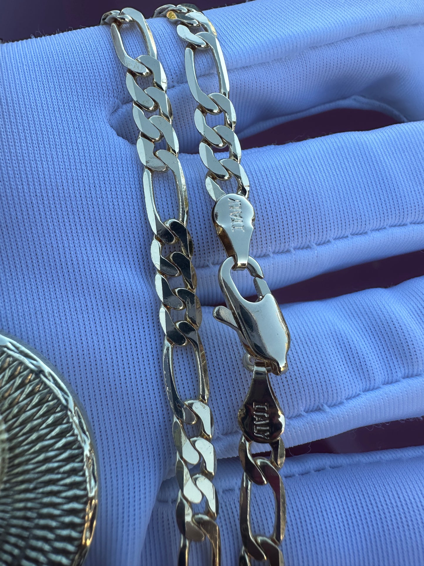 “Blanca” 14k Gold Plated Flat Necklace with Virgin Mary. 14k Bañado en Oro Virgen de Guadalupe Cadena. 🎁