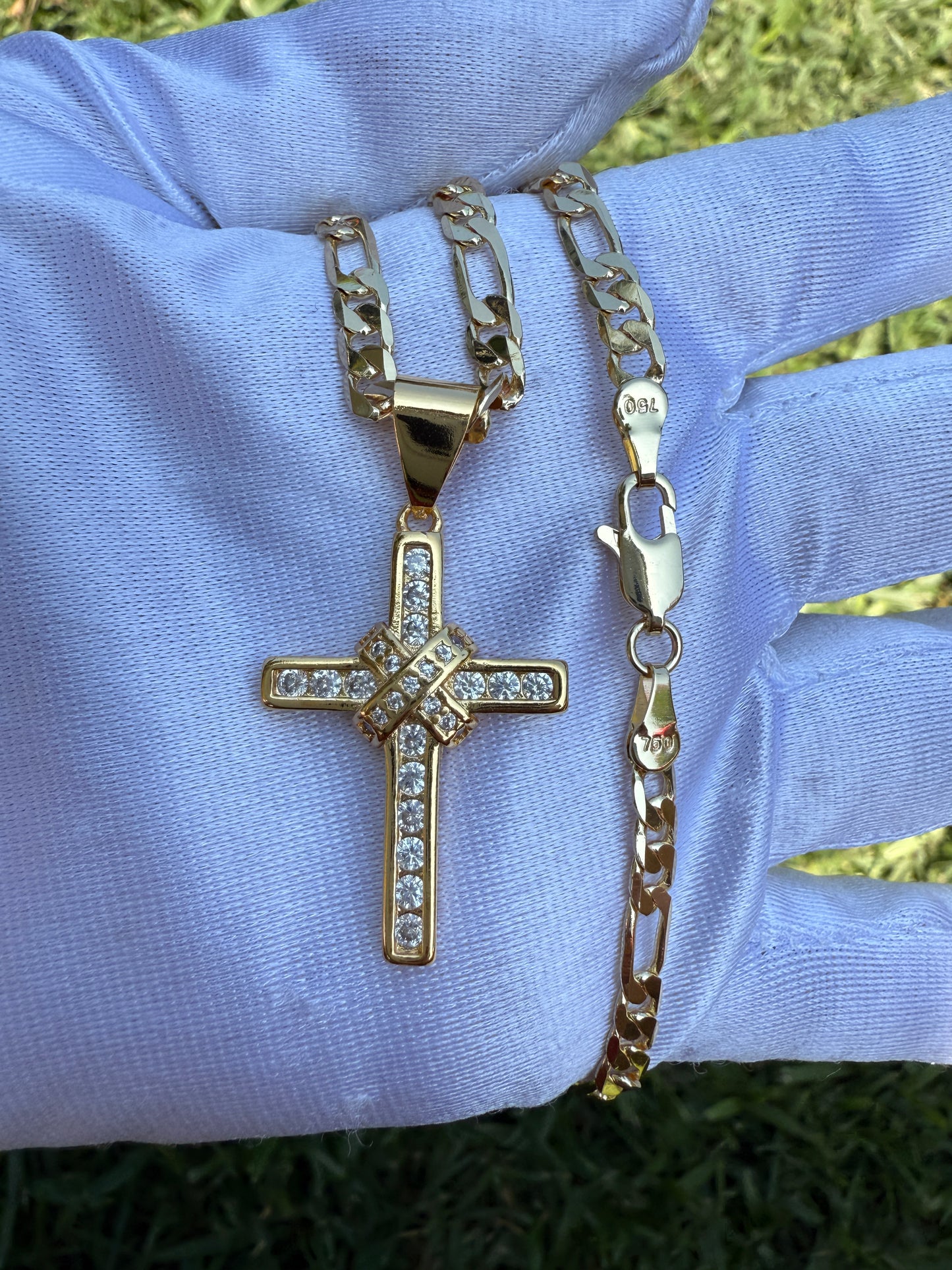 “Vibes” Cross Necklace Gold Plated