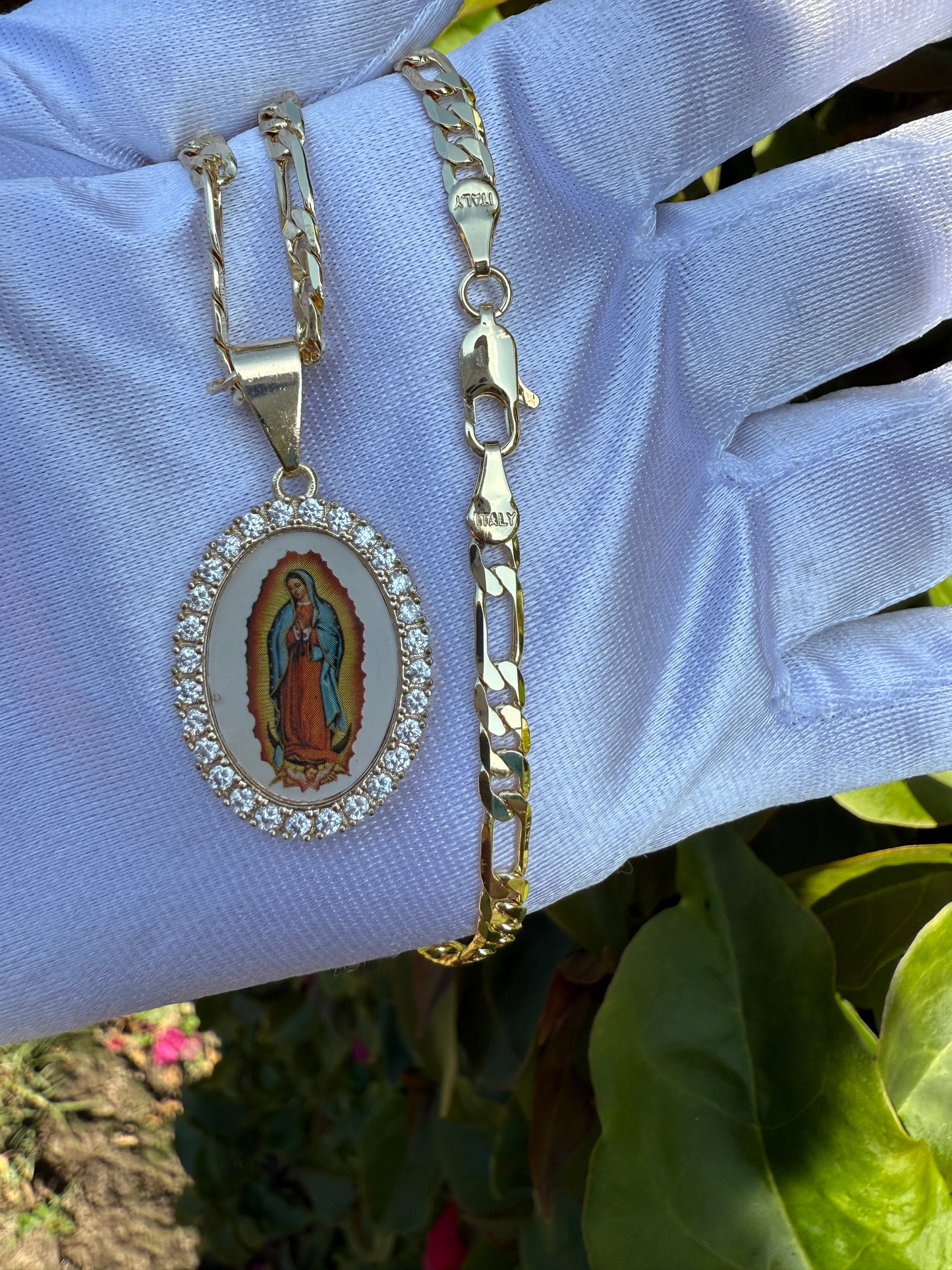 “Guadalupe” Virgin Necklace with Virgencita Imagine Figaro chain