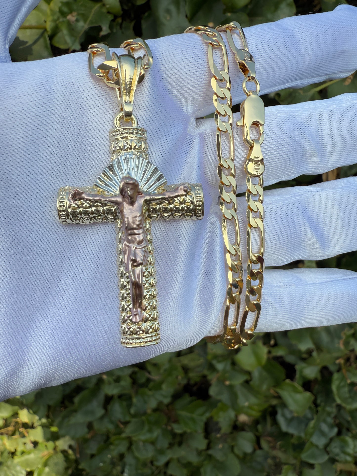 “King” Cross necklace Gold Plated/ Cadena Cruz 14k Oro Laminado