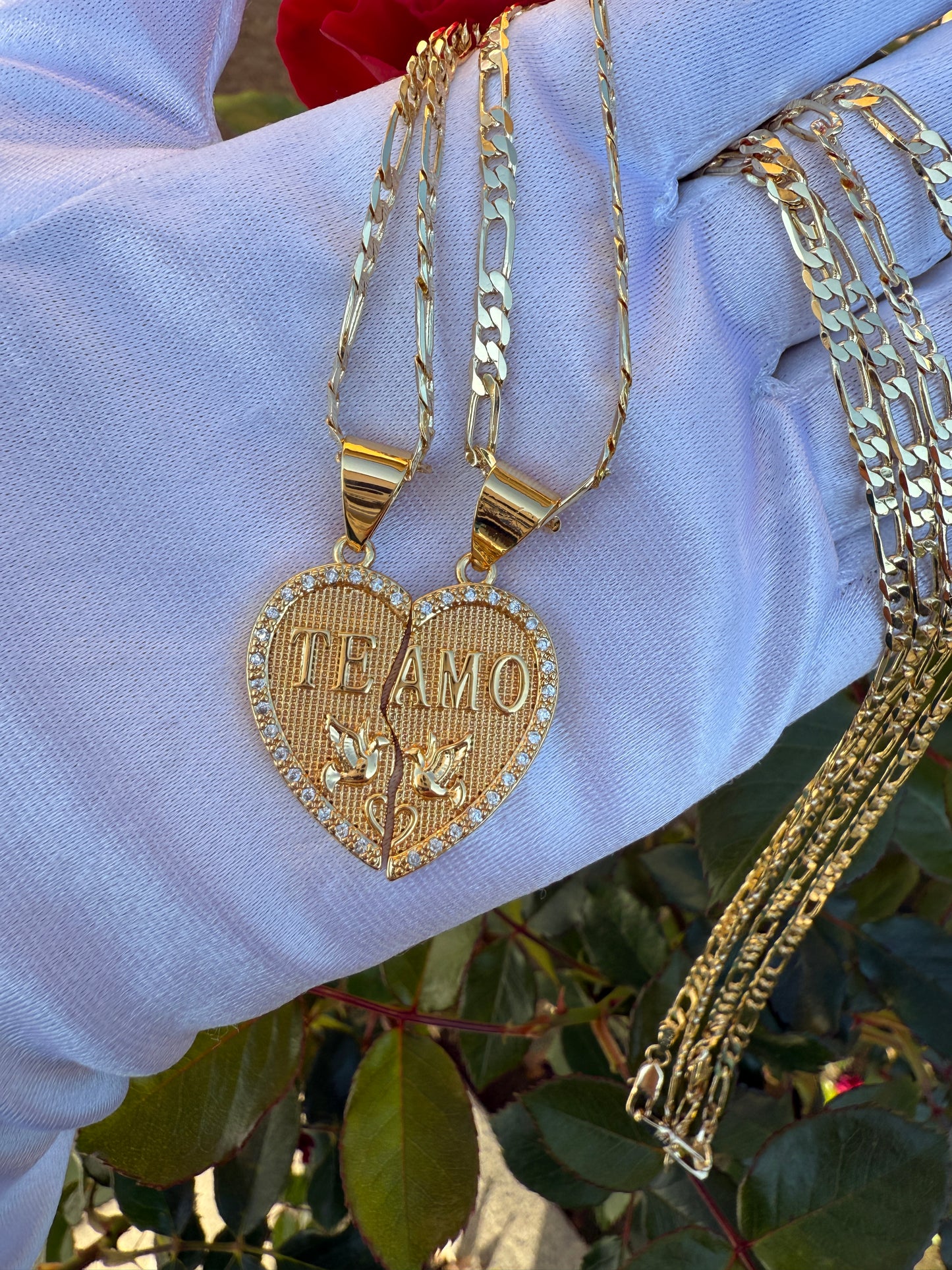 Te Amo Breakable Heart Necklace Set