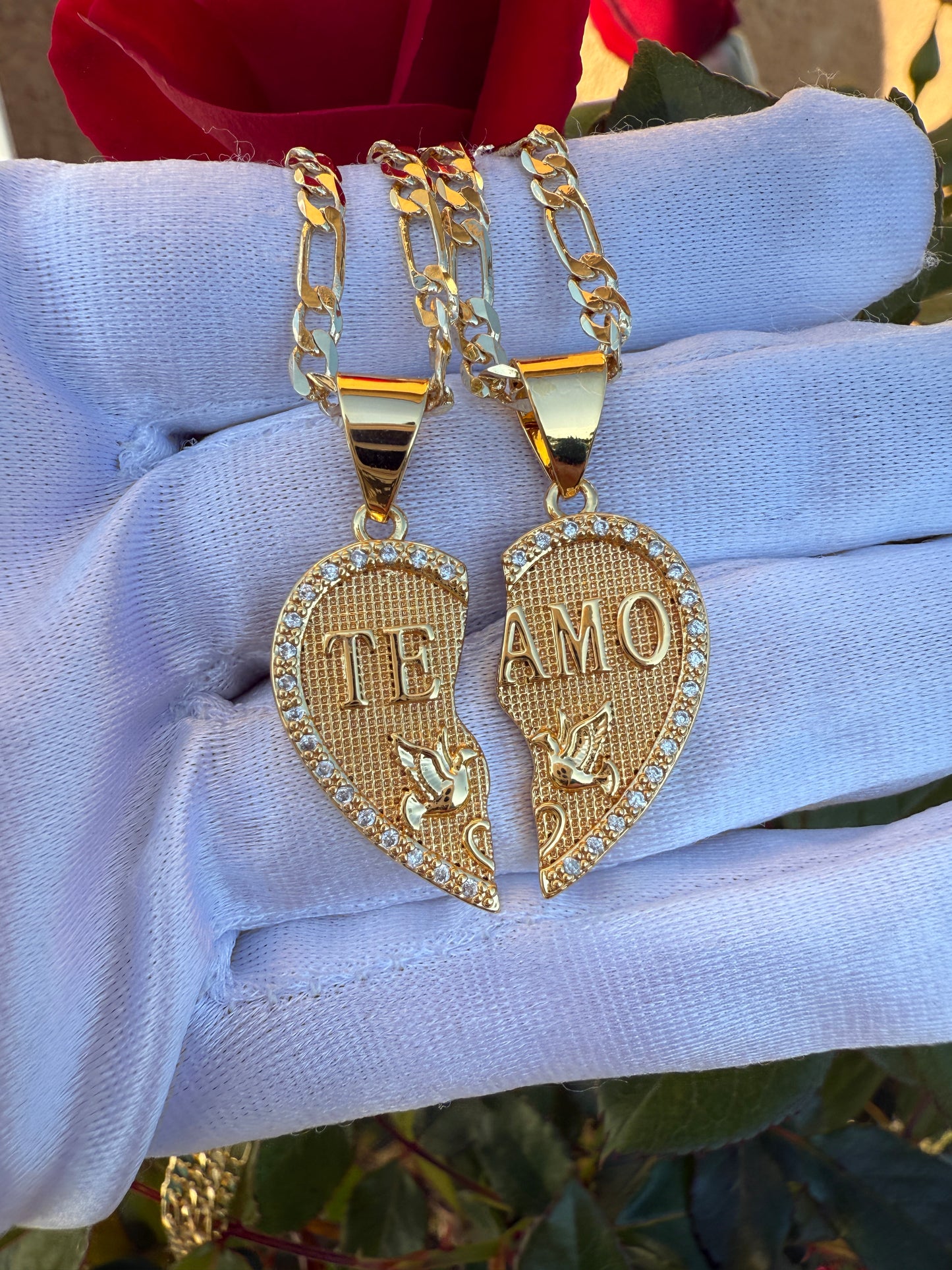 Te Amo Breakable Heart Necklace Set