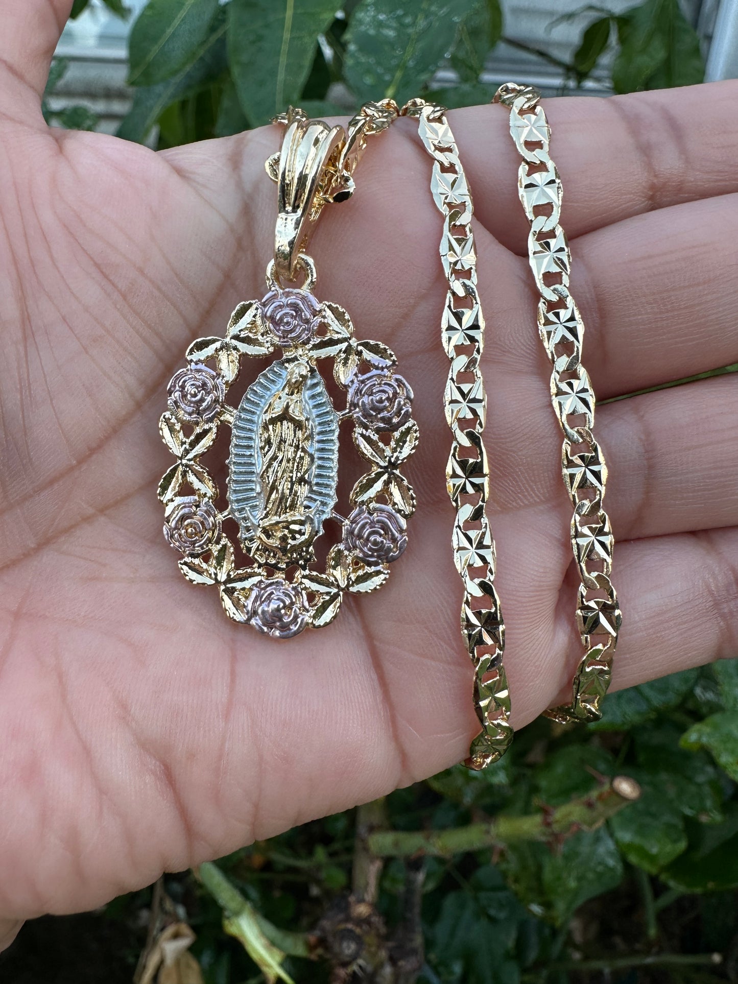 “Roses” Rose Gold Virgen Necklace Gold Plated Tricolor