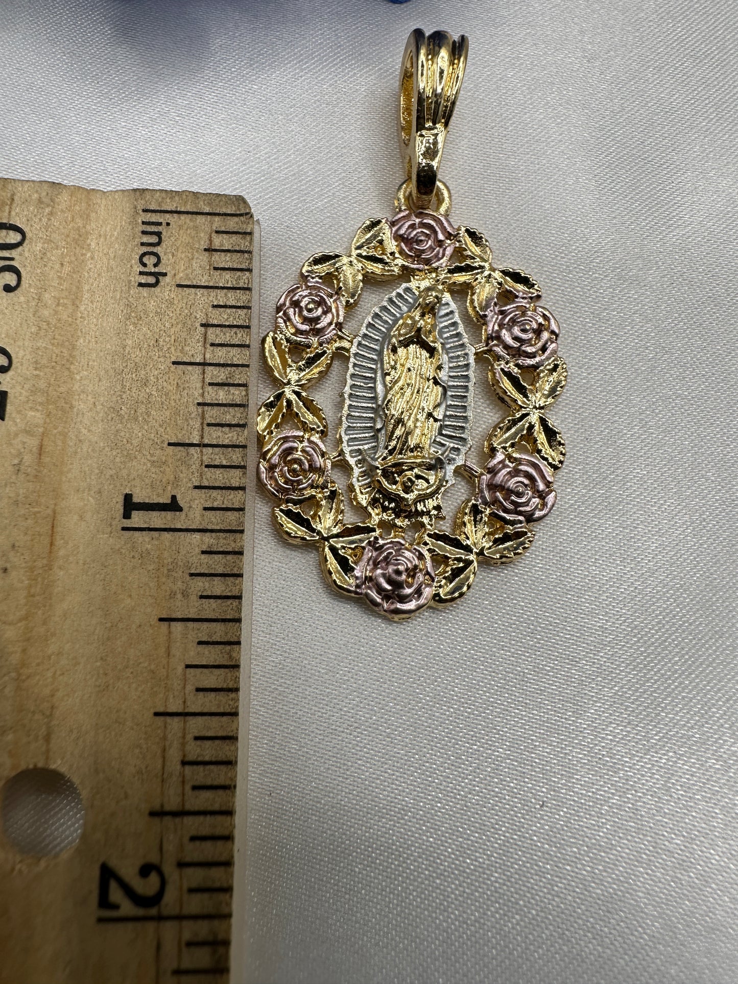 “Roses” Rose Gold Virgen Necklace Gold Plated Tricolor