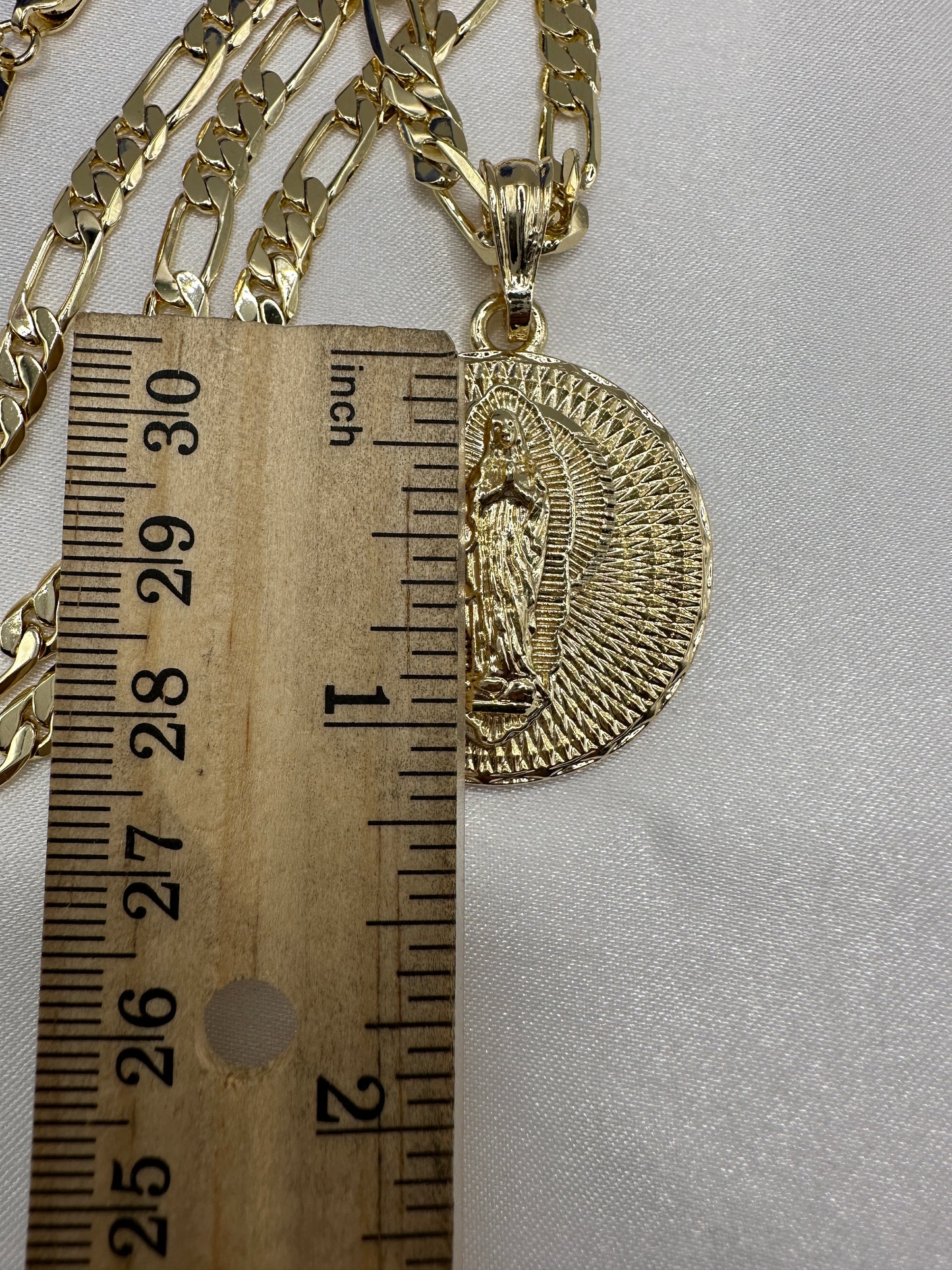 “Blanca” 14k Gold Plated Flat Necklace with Virgin Mary. 14k Bañado en Oro Virgen de Guadalupe Cadena. 🎁