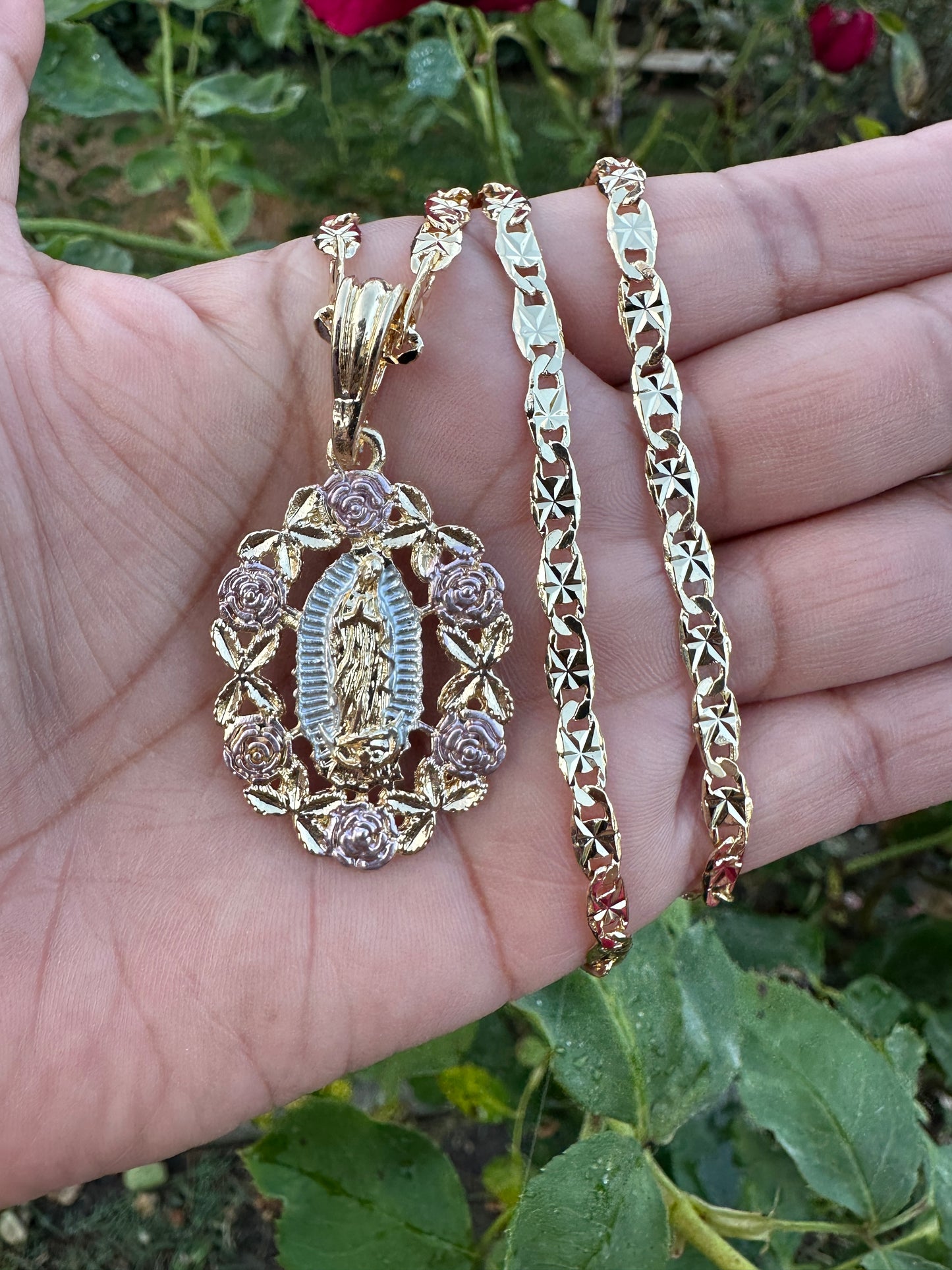 “Roses” Rose Gold Virgen Necklace Gold Plated Tricolor