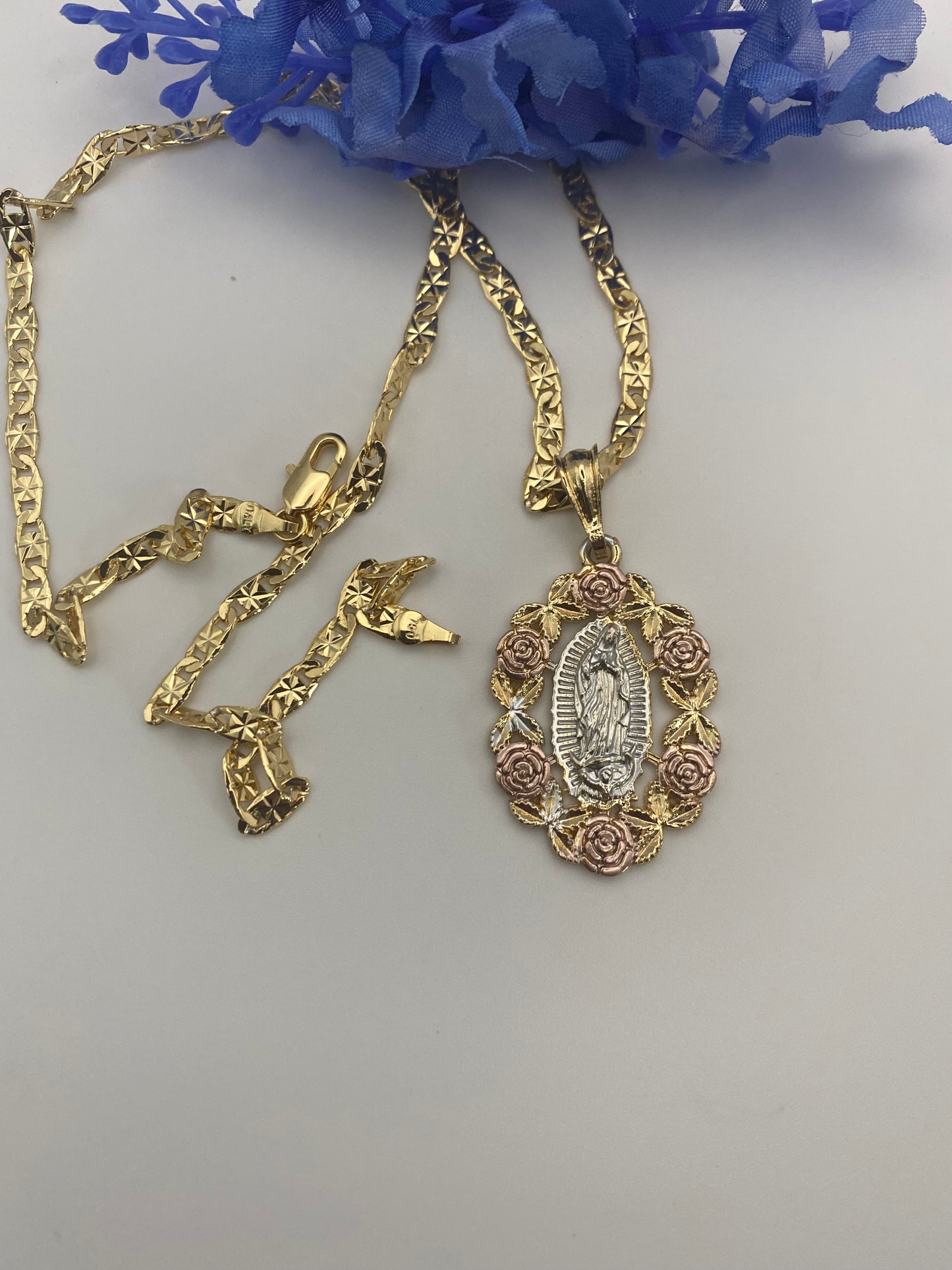 “Roses” Rose Gold Virgen Necklace Gold Plated Tricolor