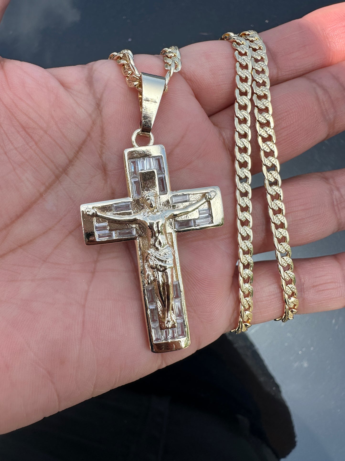 Cristo Vive Cross Necklace With Cuban Chain Gold plated