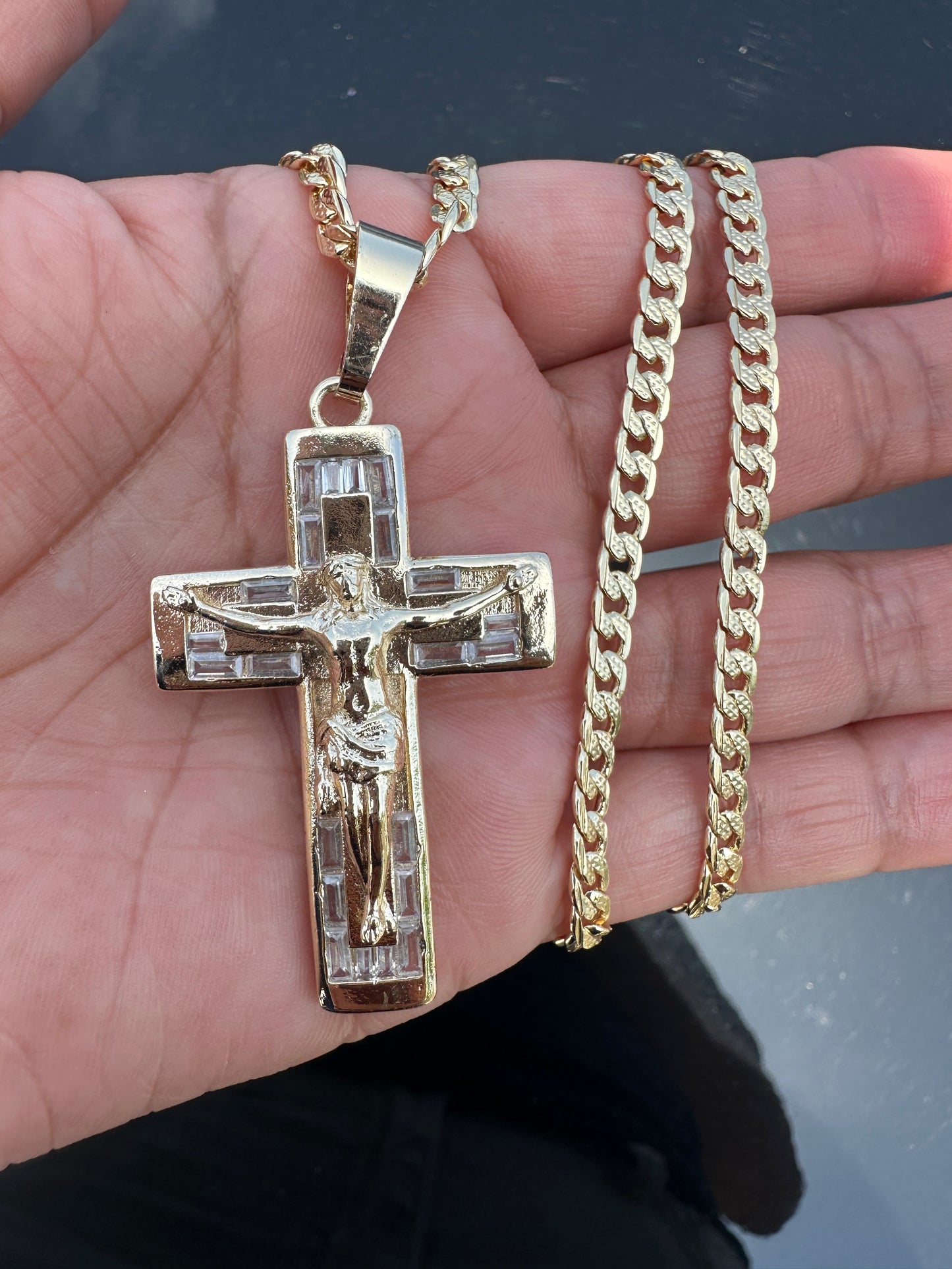 Cristo Vive Cross Necklace With Cuban Chain Gold plated