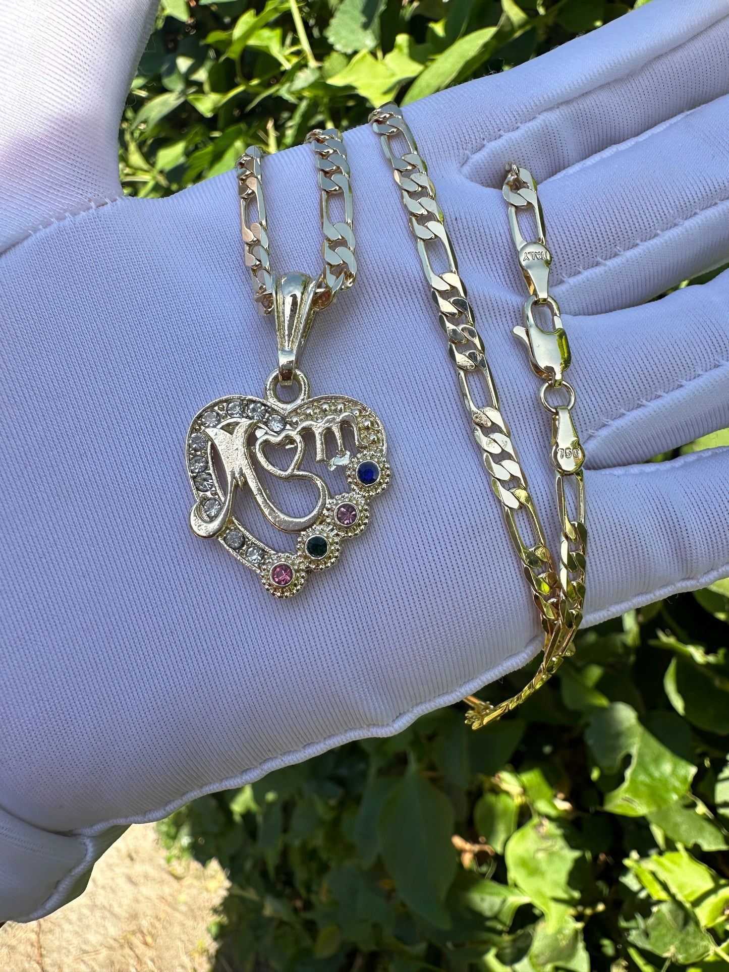 “Mom” Heart Necklace Gold Plated