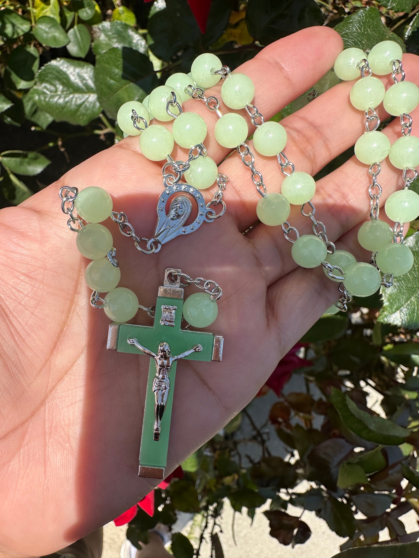 Rosary Beads Luminous Noctilucent Necklace Catholicism Religious Jewelry Party Gift Prayer, 8mm (Green) Glow In The Dark Rosary 22” Long . Rosario Brilla en la Noche con crucifico.Glow Rosary