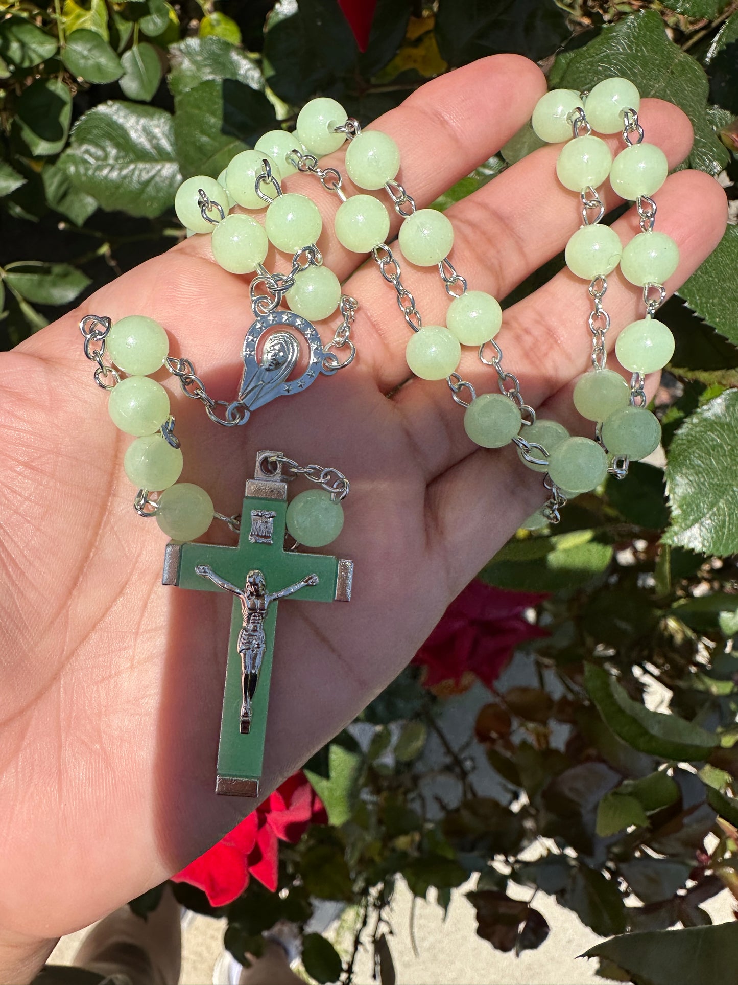 Rosary Beads Luminous Noctilucent Necklace Catholicism Religious Jewelry Party Gift Prayer, 8mm (Green) Glow In The Dark Rosary 22” Long . Rosario Brilla en la Noche con crucifico.Glow Rosary