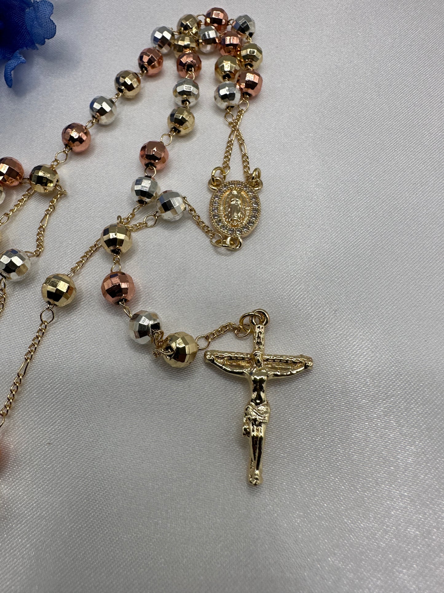 “Magnifico” Virgin Rosary rose Gold .