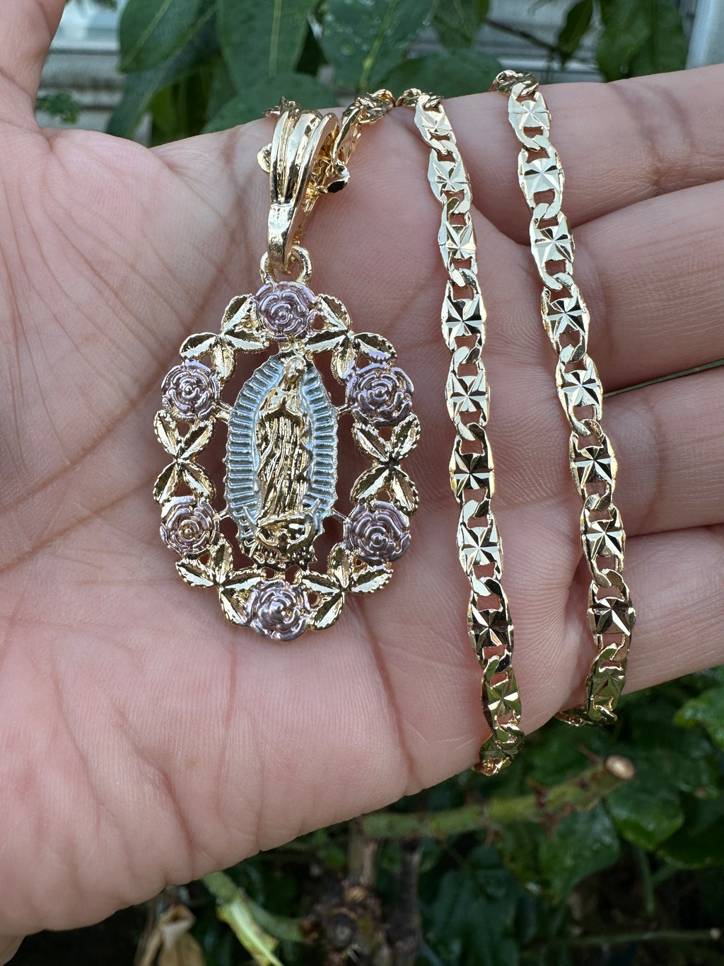 “Roses” Rose Gold  Virgen Necklace Gold Plated Tricolor