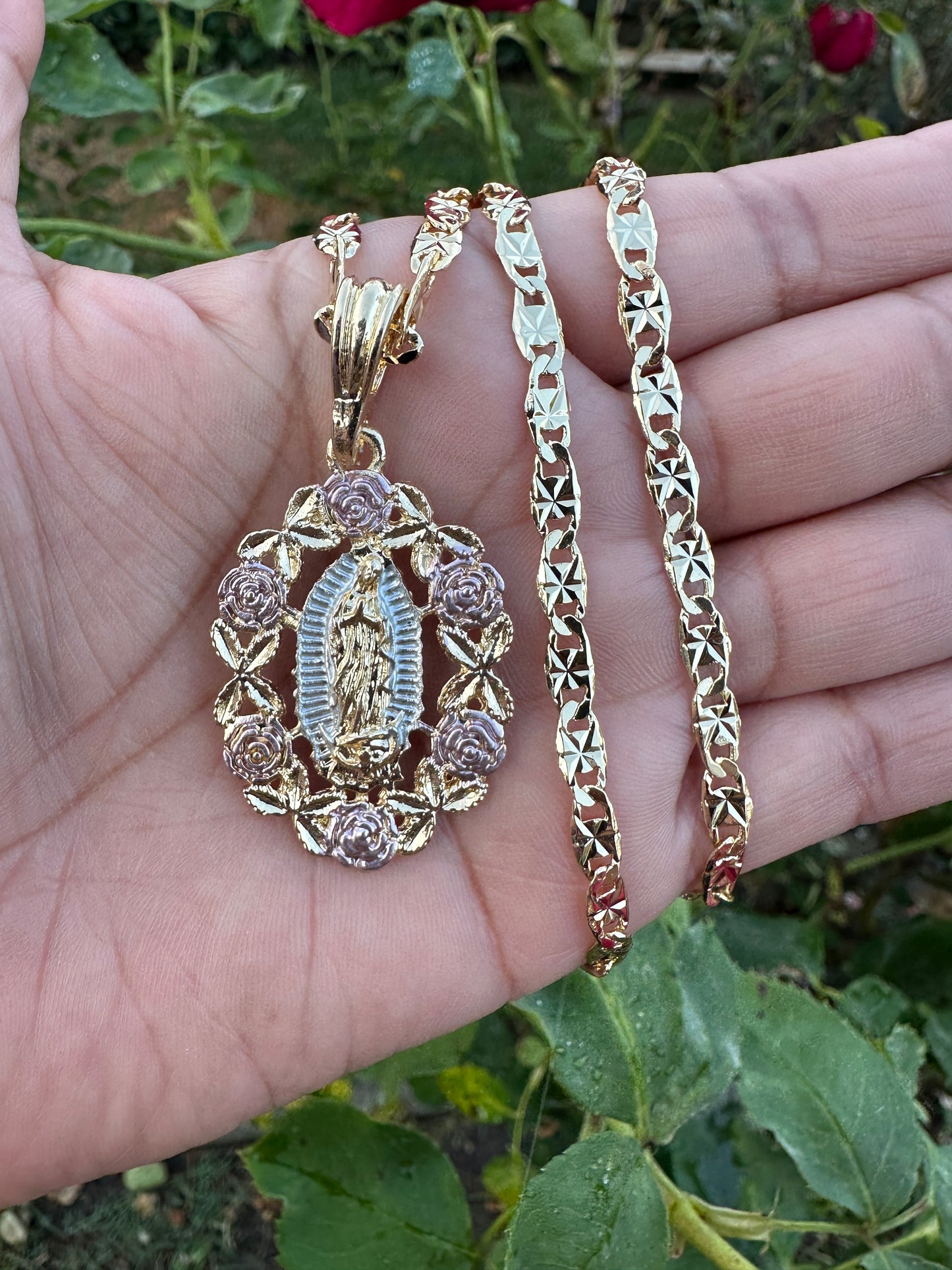 “Roses” Rose Gold  Virgen Necklace Gold Plated Tricolor