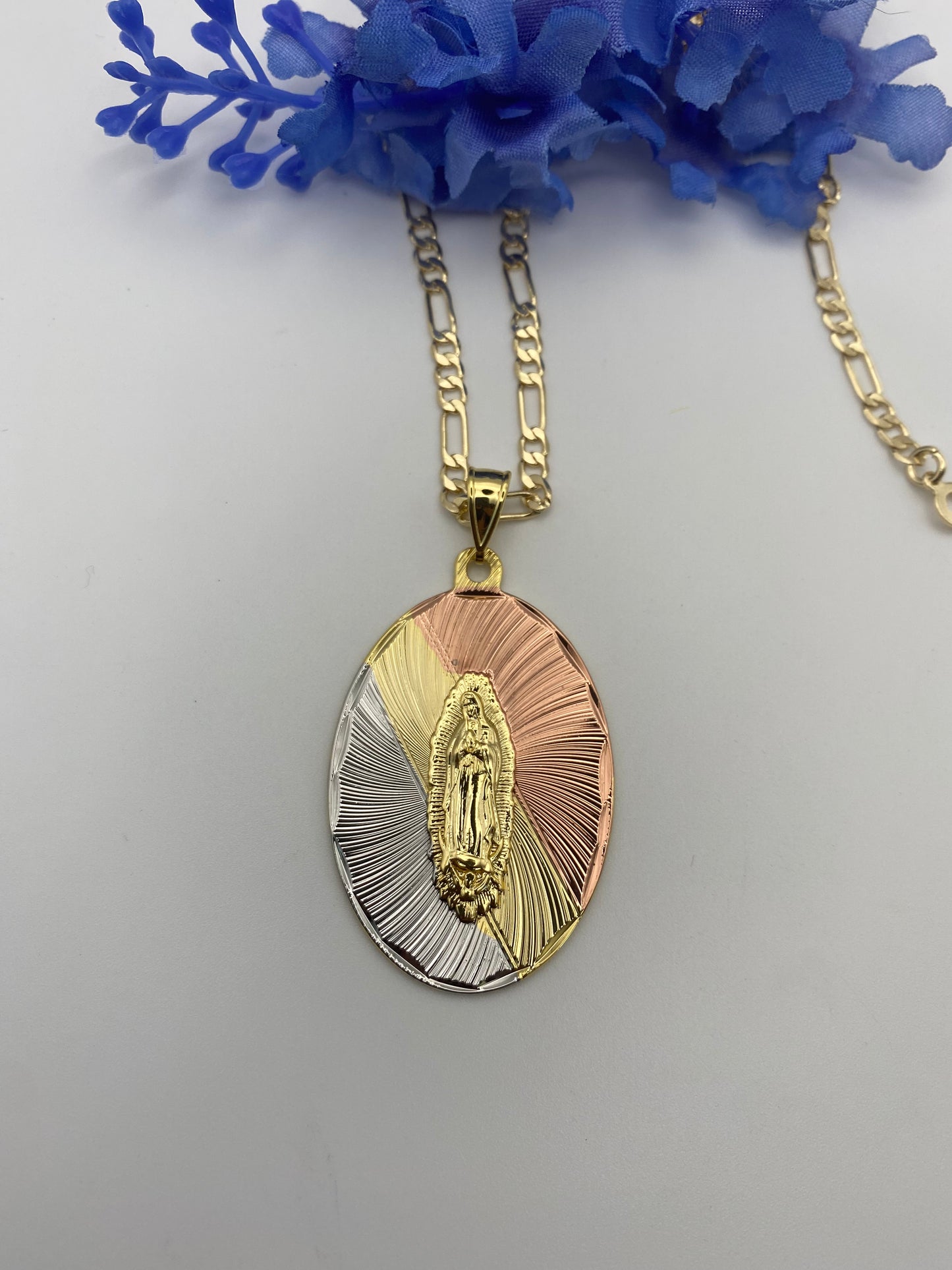 “Melissa” Virgen Oval Necklace tricolor Gold Plated