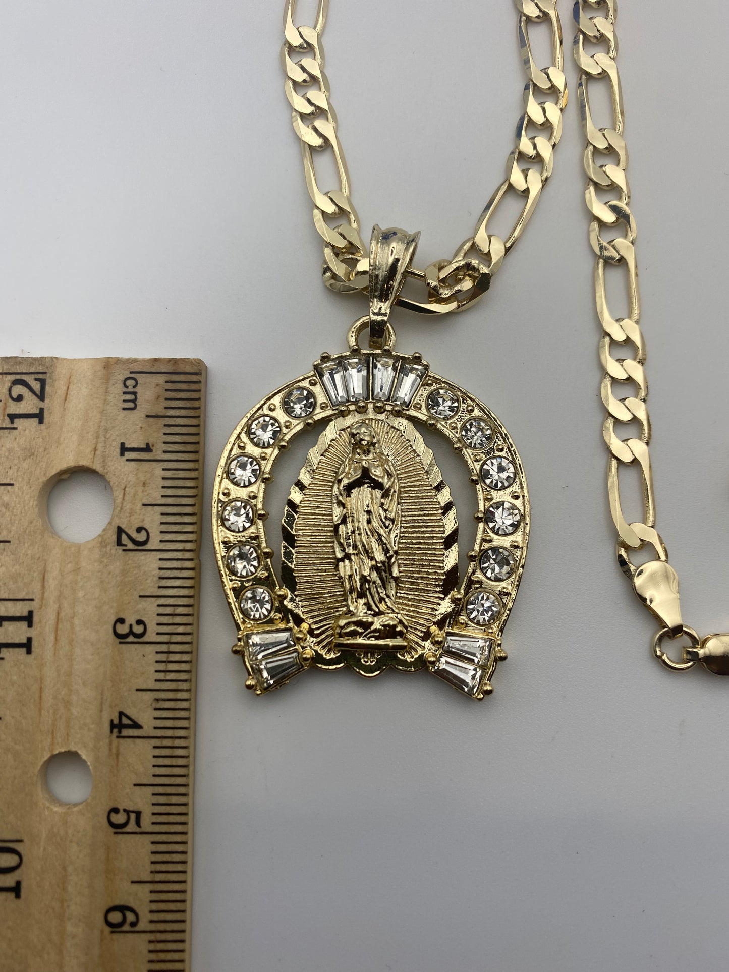 “Stamp” Horse Shoe with Virgen Necklace Clear Stones Gold Plated