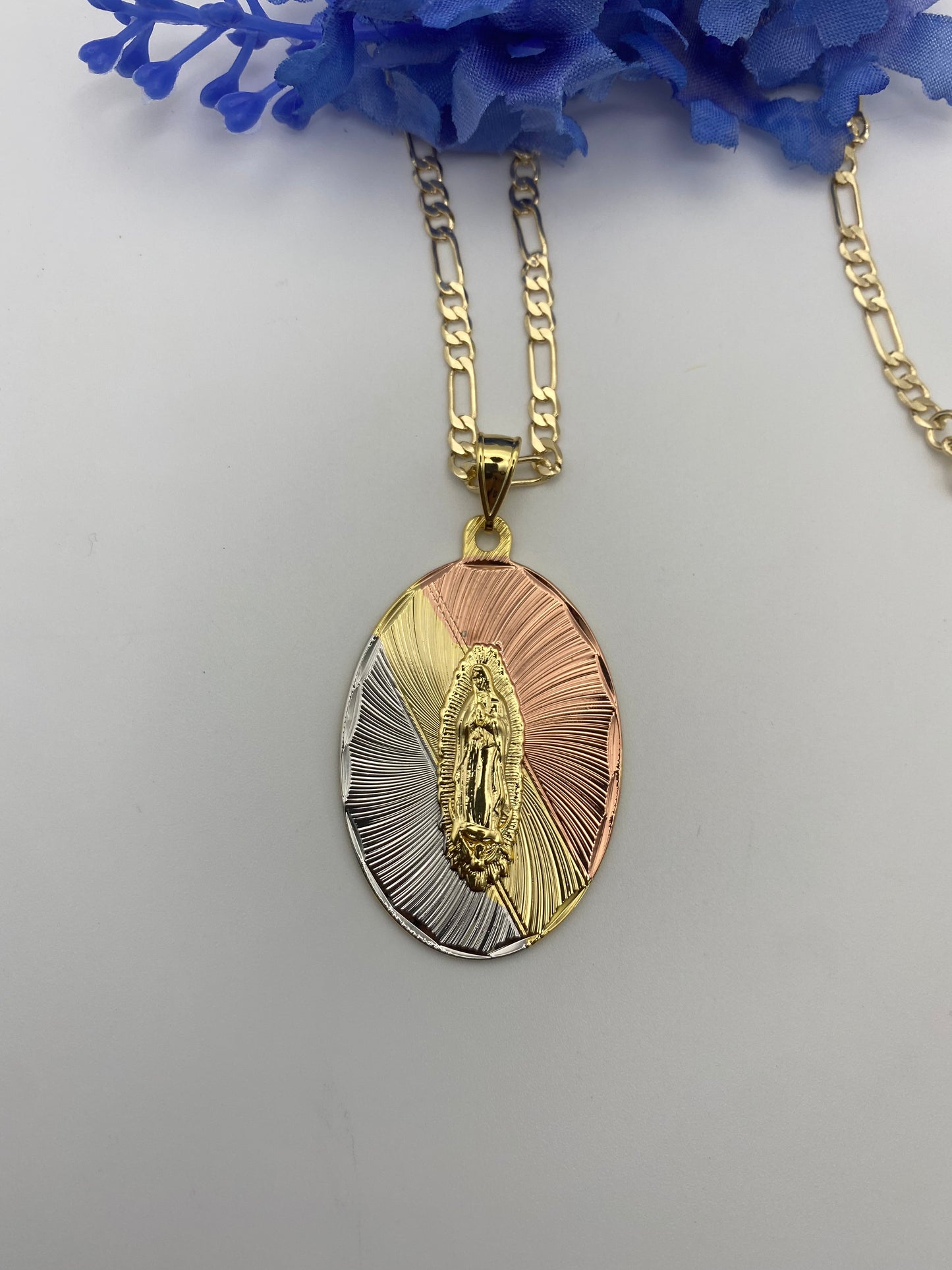 “Melissa” Virgen Oval Necklace tricolor Gold Plated