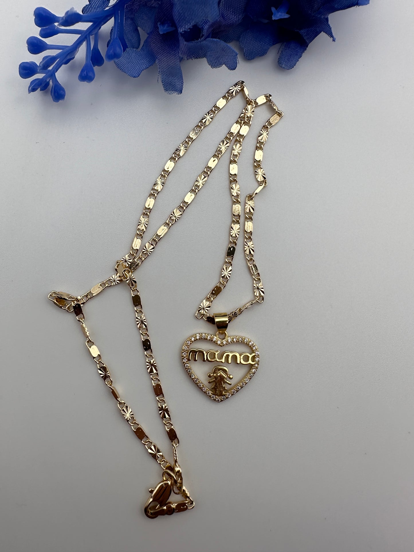 “Mama” Necklace Gold Plated