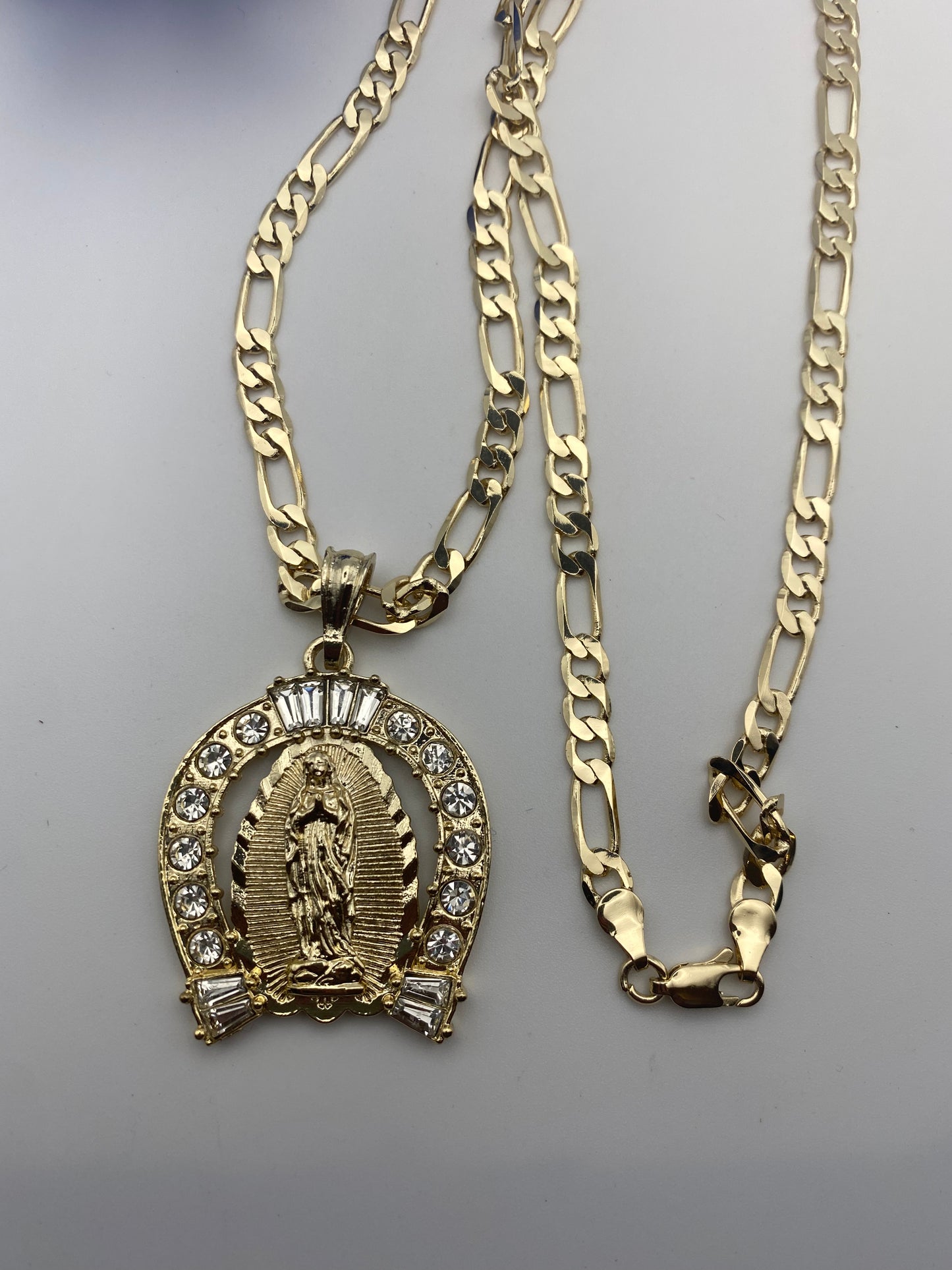 “Stamp” Horse Shoe with Virgen Necklace Clear Stones Gold Plated