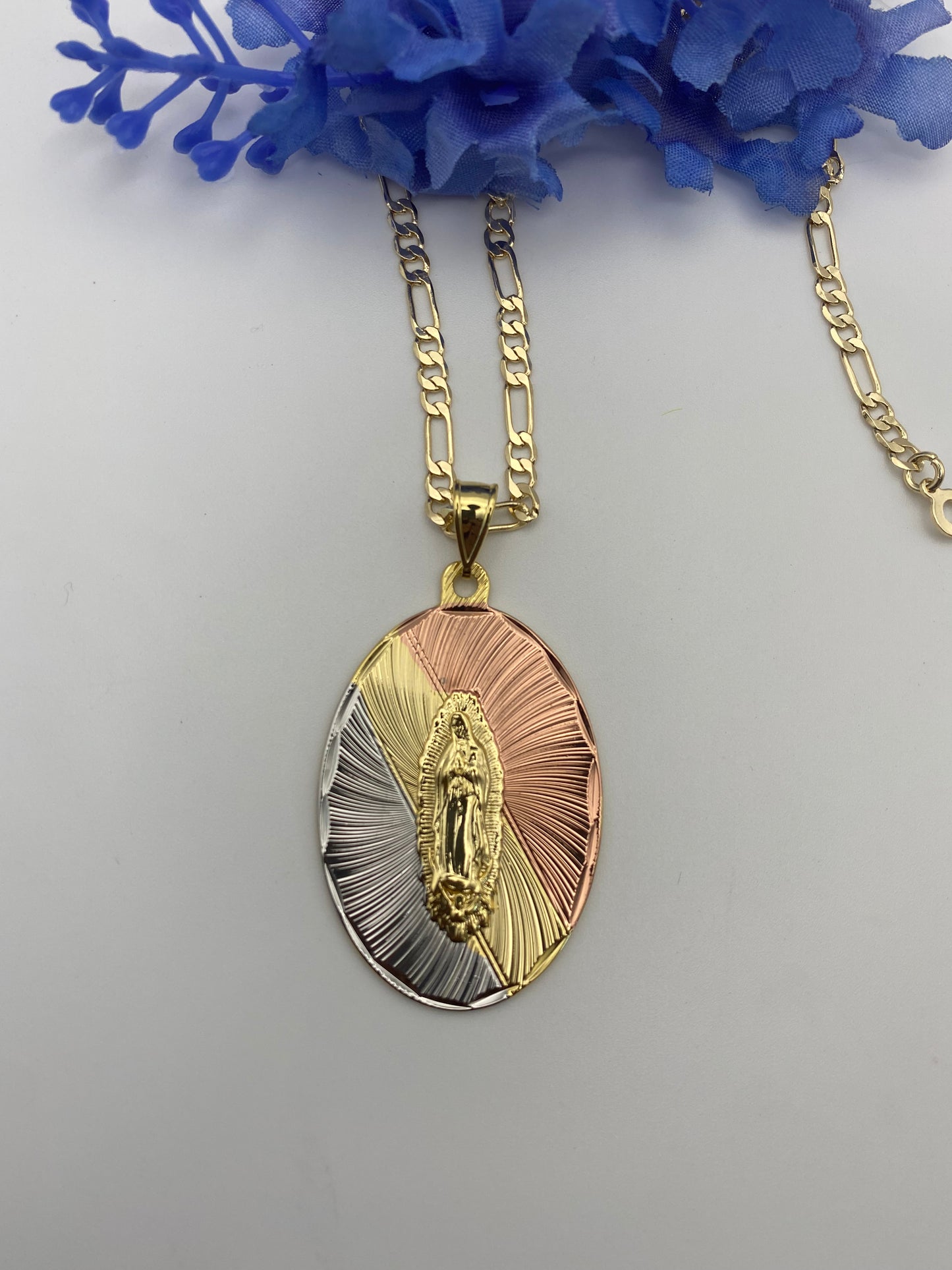 “Melissa” Virgen Oval Necklace tricolor Gold Plated