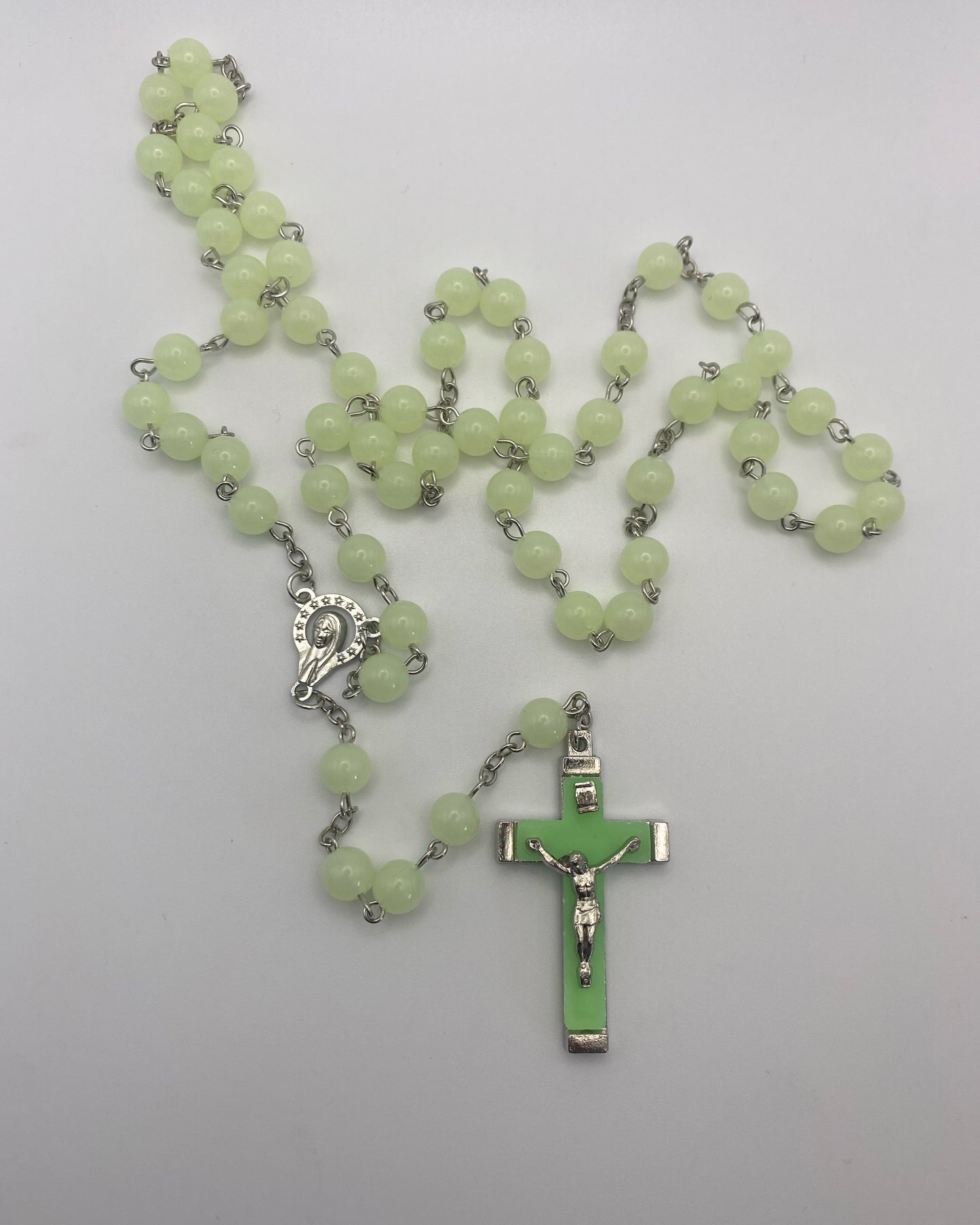 Rosary Beads Luminous Noctilucent Necklace Catholicism Religious Jewelry Party Gift Prayer, 8mm (Green) Glow In The Dark Rosary 22” Long . Rosario Brilla en la Noche con crucifico.Glow Rosary